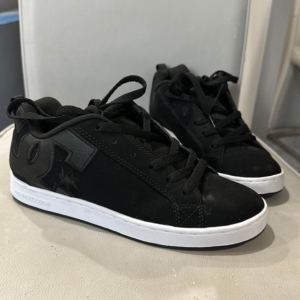 Size 8.5 black and white DC WOMENS sneakers